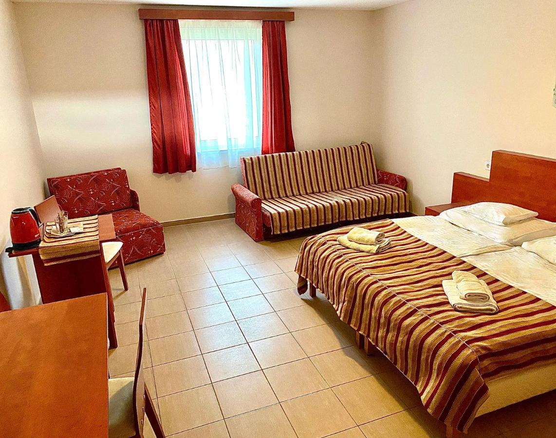 Ligetalja Termal Hotel Peneszlek Bagian luar foto