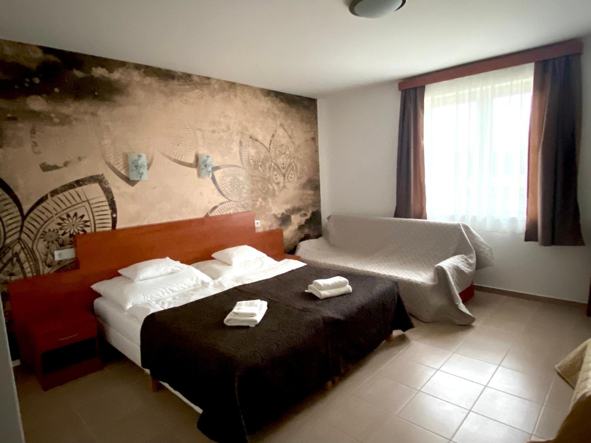 Ligetalja Termal Hotel Peneszlek Bagian luar foto