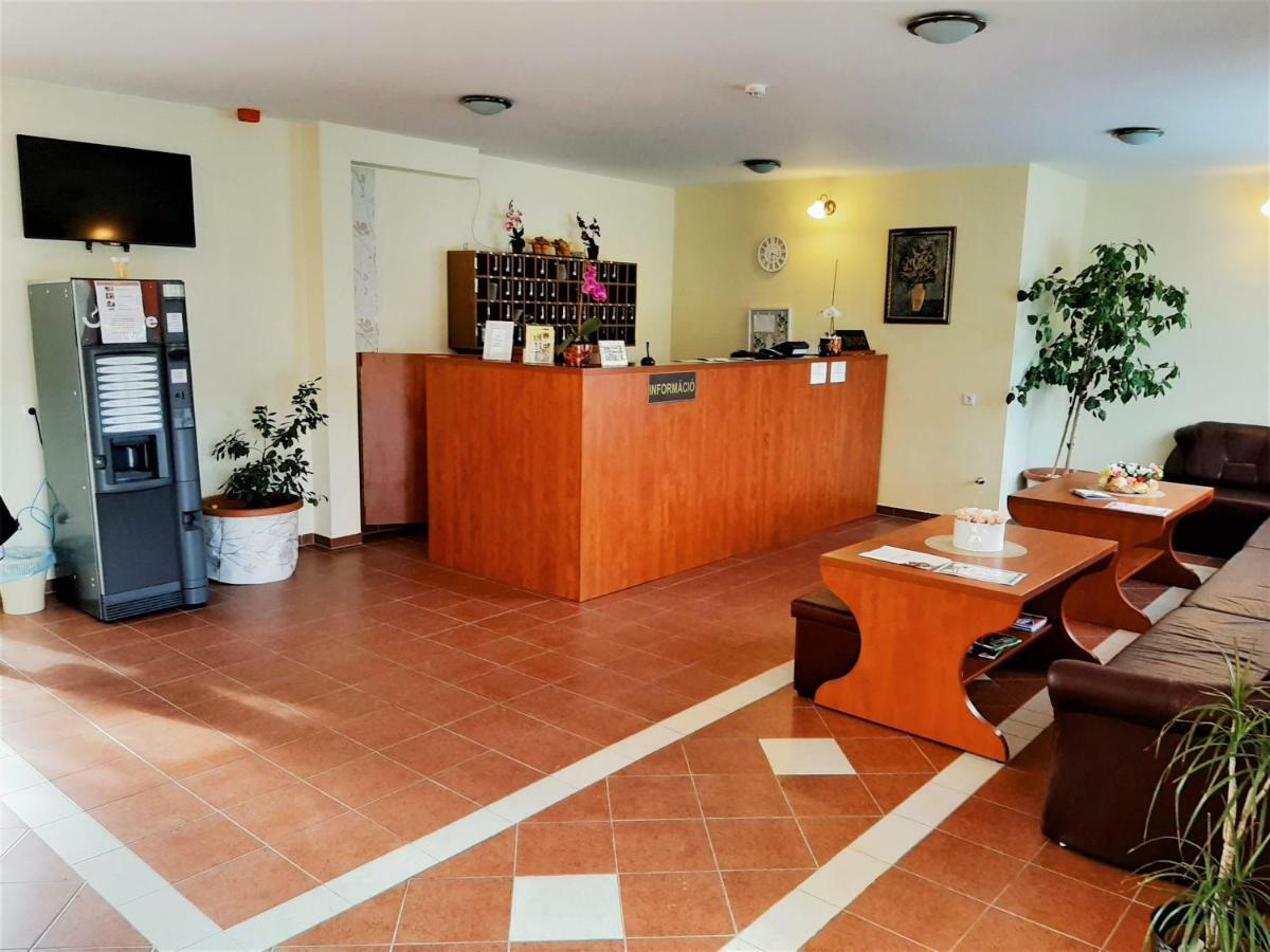 Ligetalja Termal Hotel Peneszlek Bagian luar foto